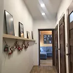 Novy V Ostrave U Misky S Akvariem A Vyhledem Z Balkonu Na Beskydy شقة اوسترافا