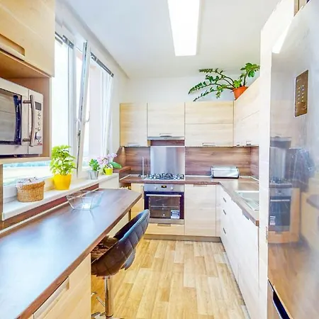 Novy V Ostrave U Misky S Akvariem A Vyhledem Z Balkonu Na Beskydy Apartman