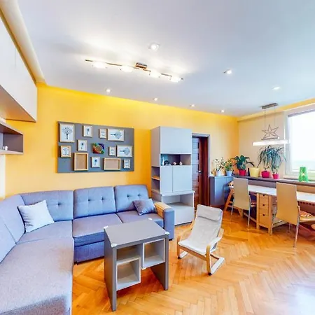 Novy V Ostrave U Misky S Akvariem A Vyhledem Z Balkonu Na Beskydy Apartment