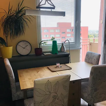 Novy V Ostrave U Misky S Akvariem A Vyhledem Z Balkonu Na Beskydy * Ostrava