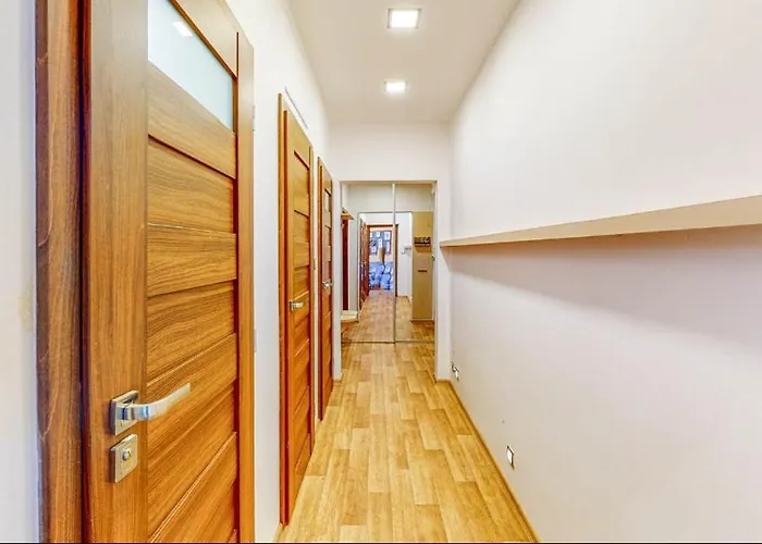 Novy V Ostrave U Misky S Akvariem A Vyhledem Z Balkonu Na Beskydy * Ostrava