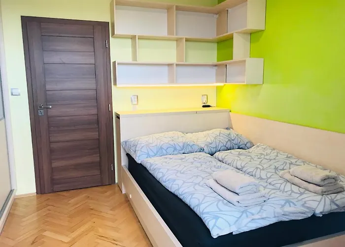 Novy V Ostrave U Misky S Akvariem A Vyhledem Z Balkonu Na Beskydy Apartment Ostrava