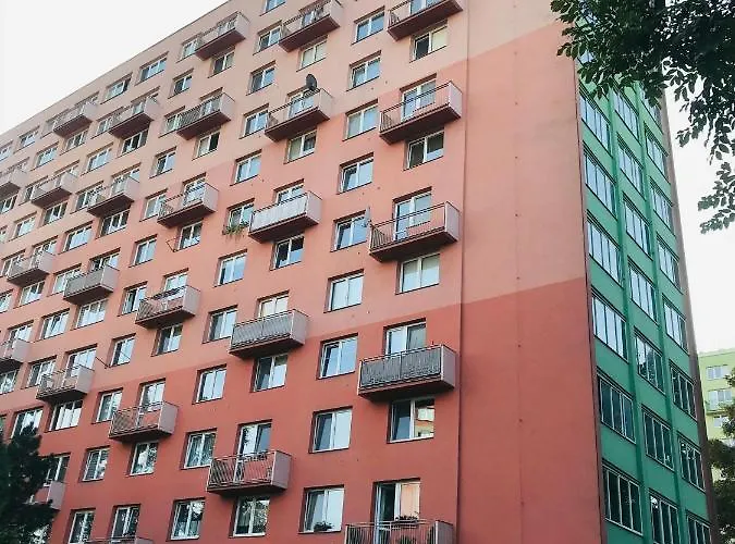 Novy V Ostrave U Misky S Akvariem A Vyhledem Z Balkonu Na Beskydy *