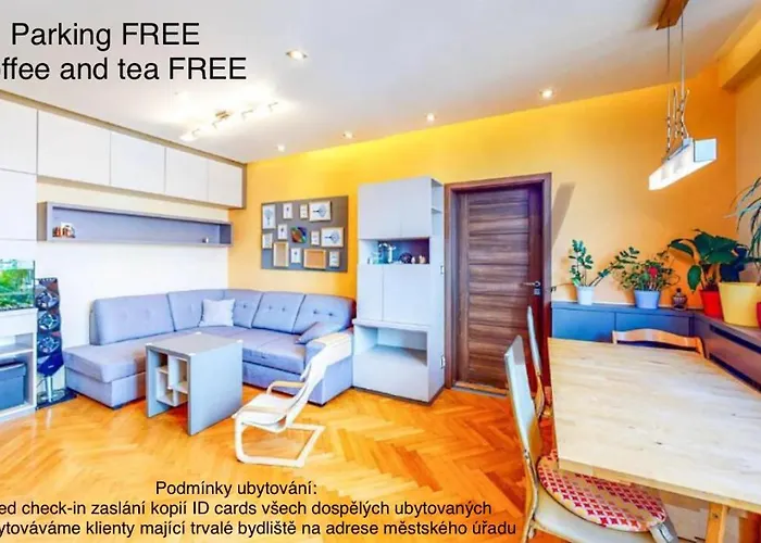 Novy V Ostrave U Misky S Akvariem A Vyhledem Z Balkonu Na Beskydy * Ostrava